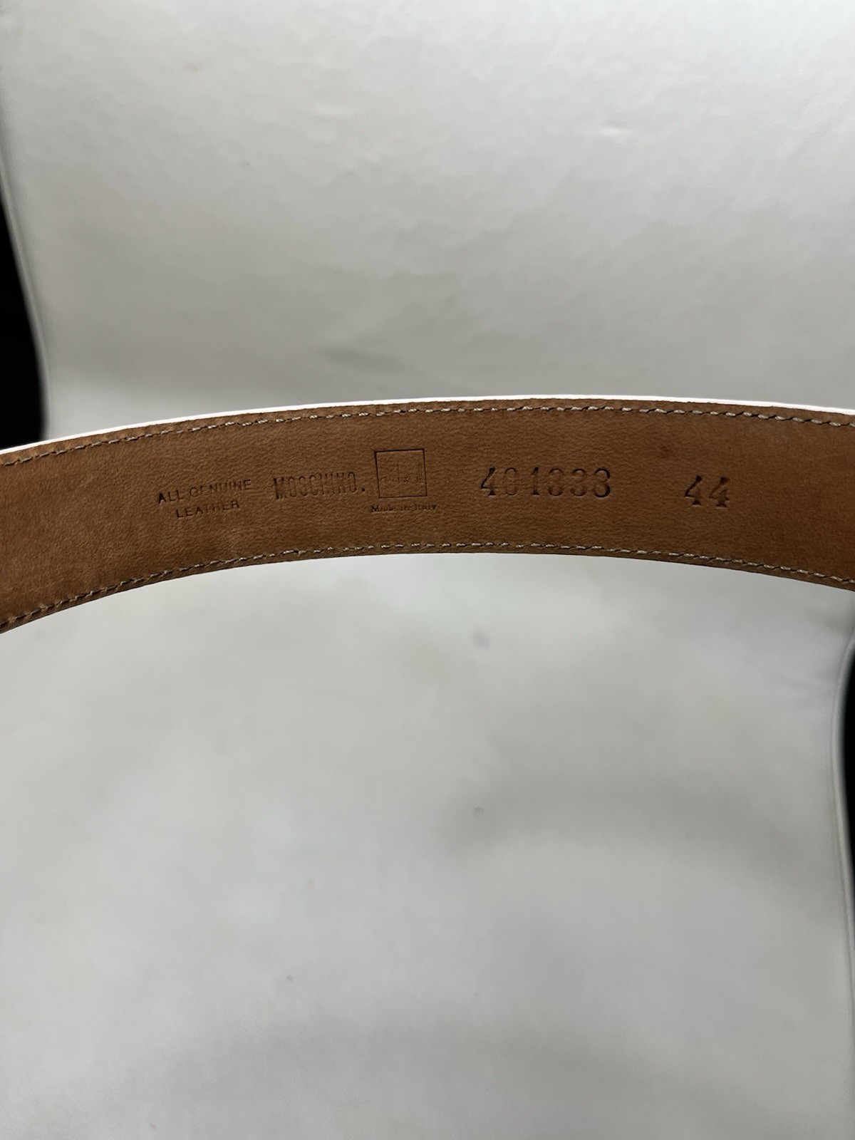 Moschino Redwall Tan Beige Patent Leather Heart Buckle Belt Size 44 Italy