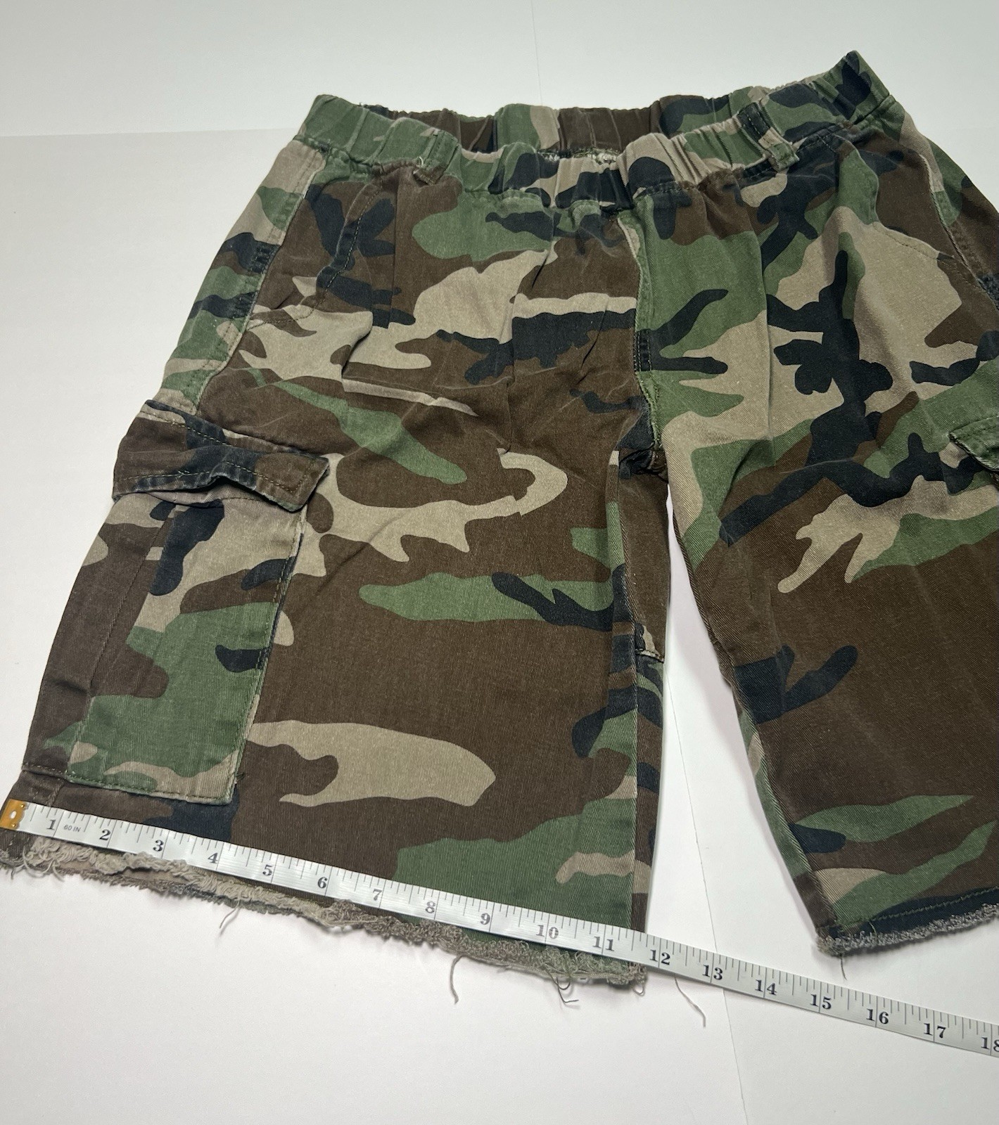 SEC 31 Y2K Woodland Camo Cargo Shorts Mens Elastic Waist Cut Off 16