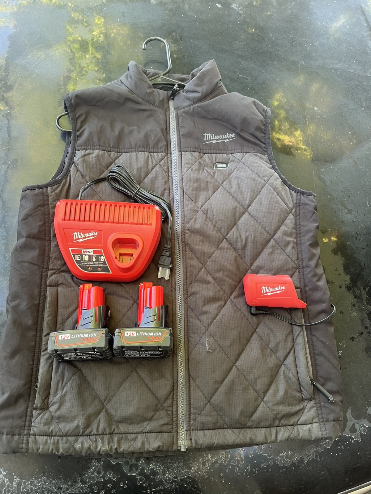 Milwaukee M12 AXIS Heated Vest Kit w/ 2 Battery & Charger WORKS F300B-21S medium