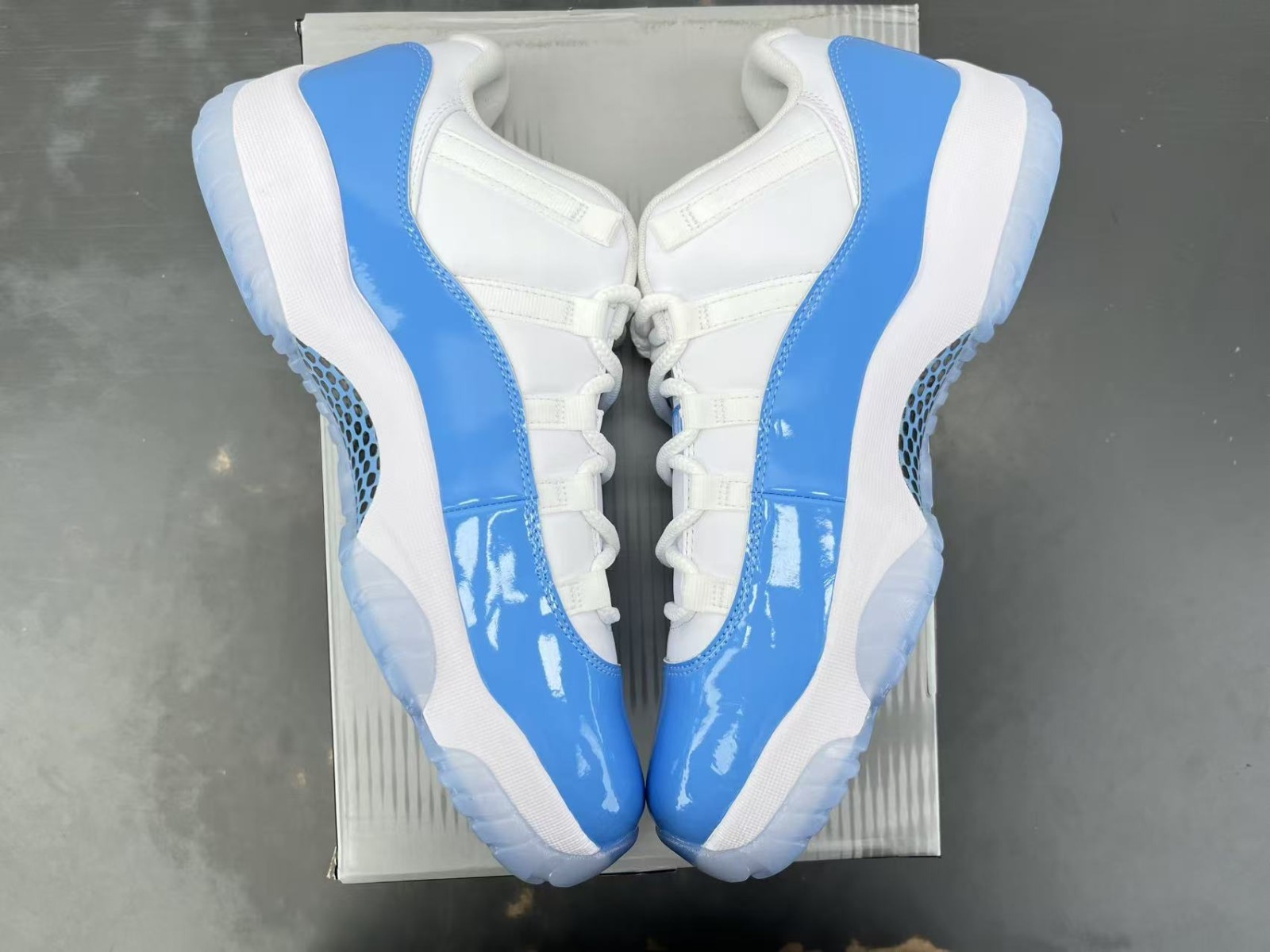 Jordan 11 Retro Low University Blue (2026) Men’s – FV5104-100 Size 10 US
