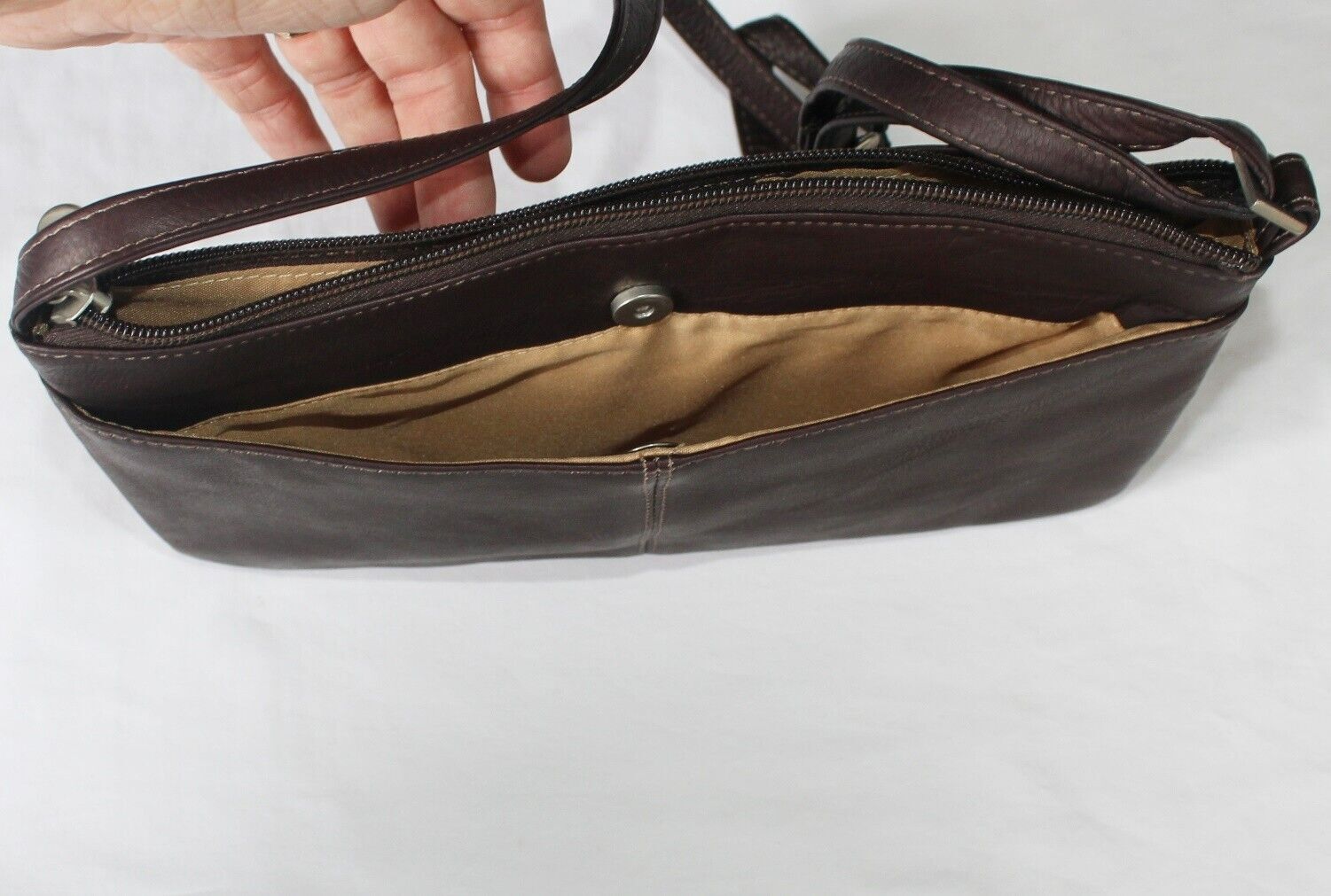 $180 NEW Le Donne Leather CAFE BROWN Purse Crossbody Zipper Snap Pocket NWT