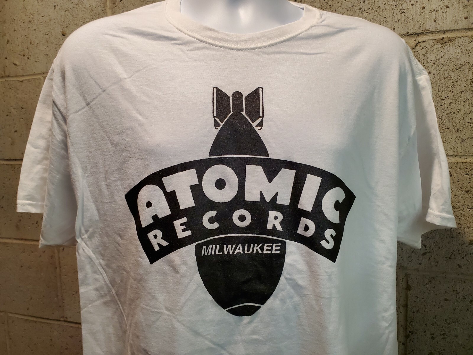 New! ATOMIC RECORDS Milwaukee BOMB LOGO Authentic T-Shirt S-M-L-XL-XXL-XXXL