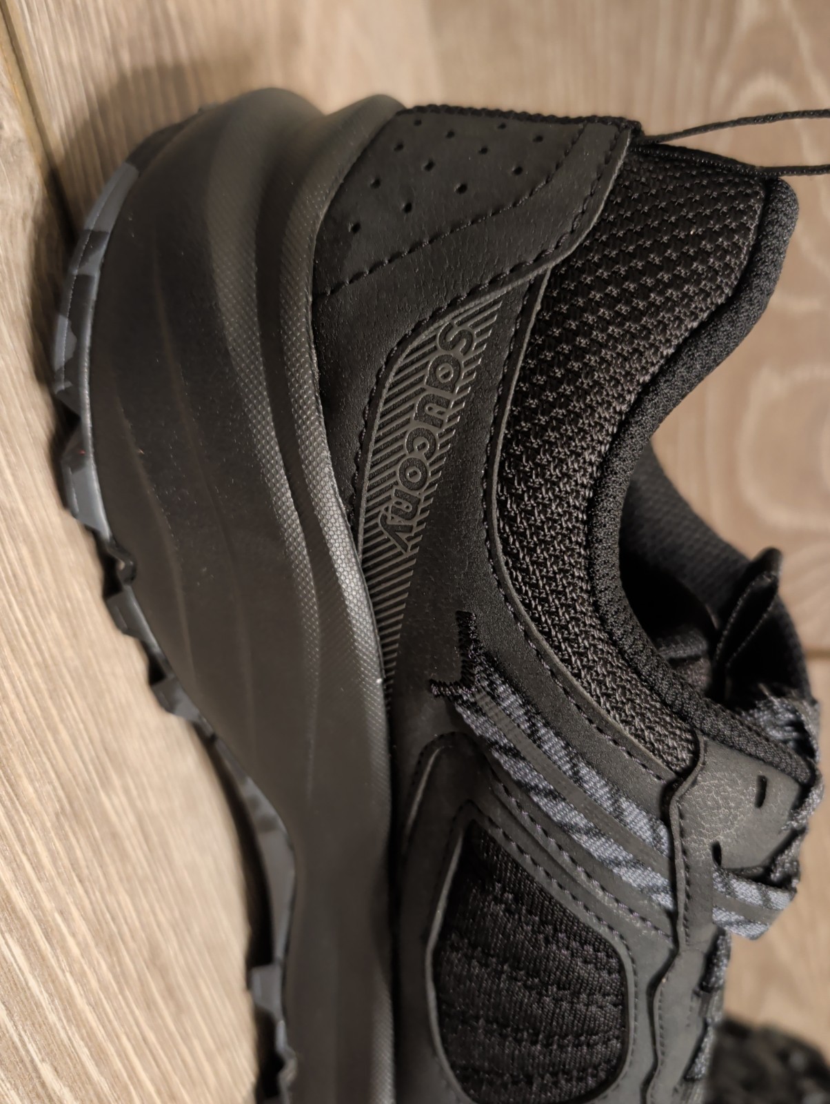 Saucony Excursion TR17 Mens 10.5 Triple Black Trail Running Shoes NIB S20959-220