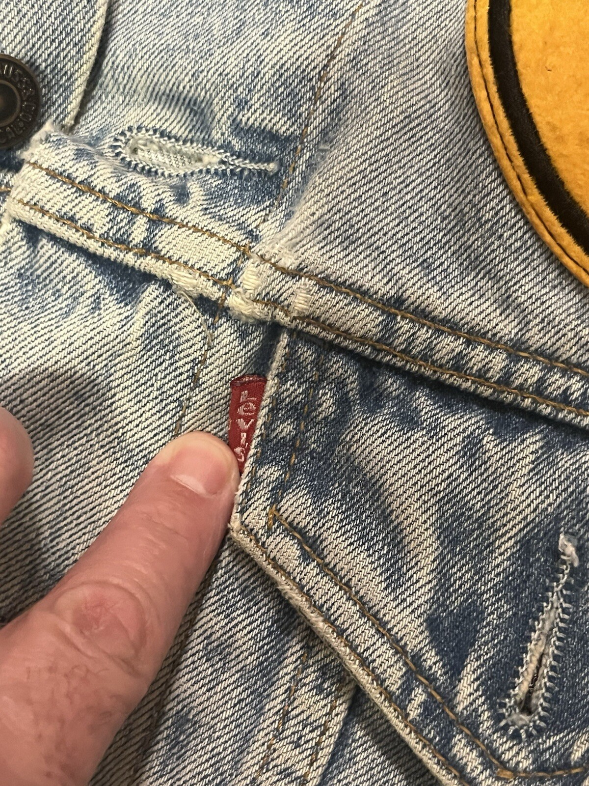 vintage LEVI’S Studded SPIKES Custom Jean Jacket SZ SMALL PATCHES PEACE SIGN 🙂
