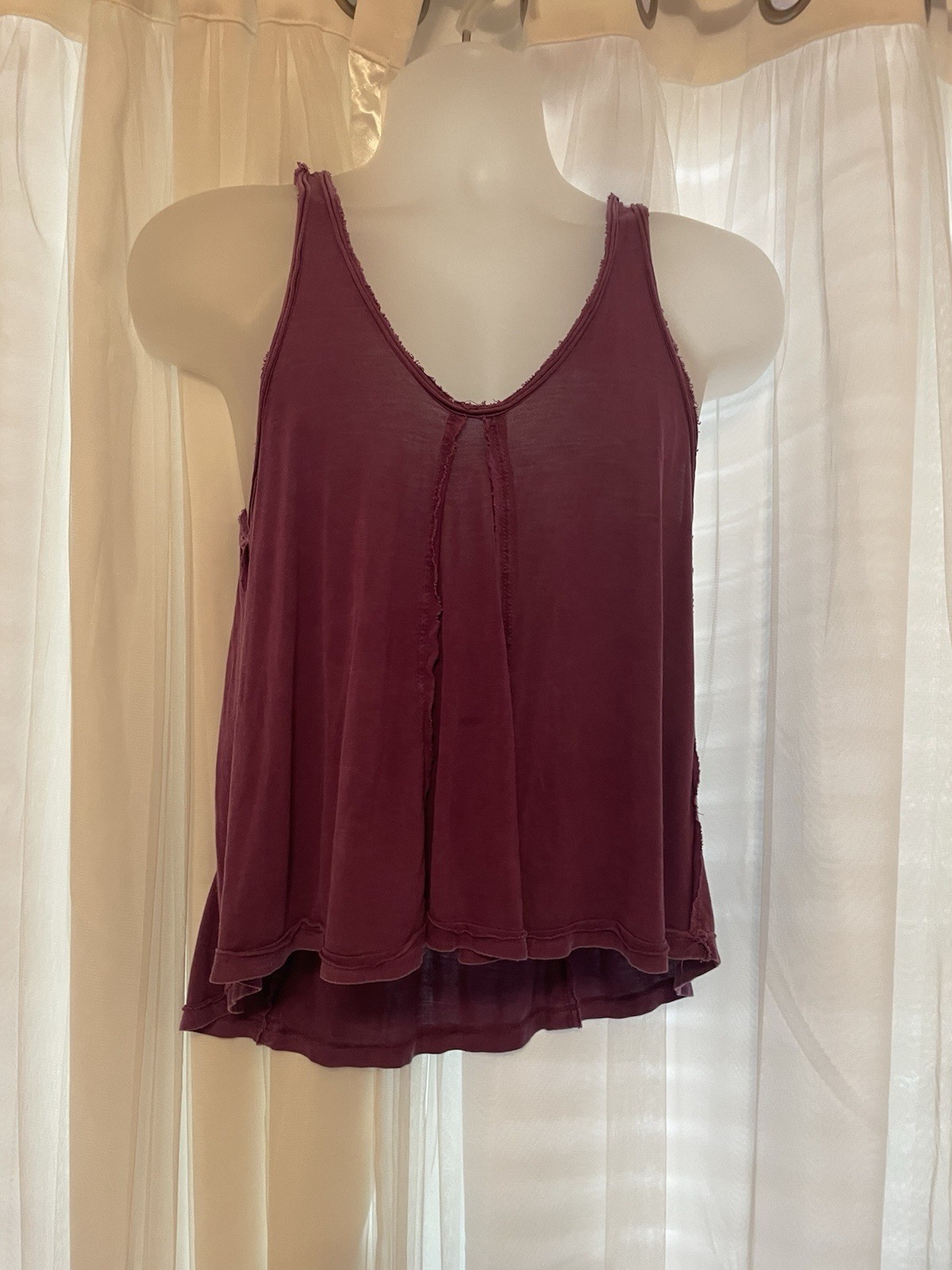 We the Free People Women’s Purple V-Neck XS Flowy Tank.