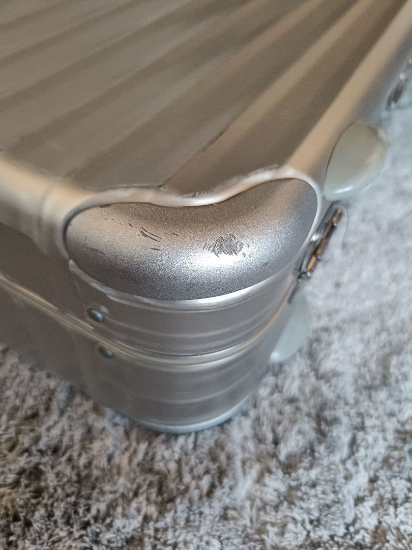 First come, first served! Rare 2013 model RIMOWA attaché case, aluminum silver.
