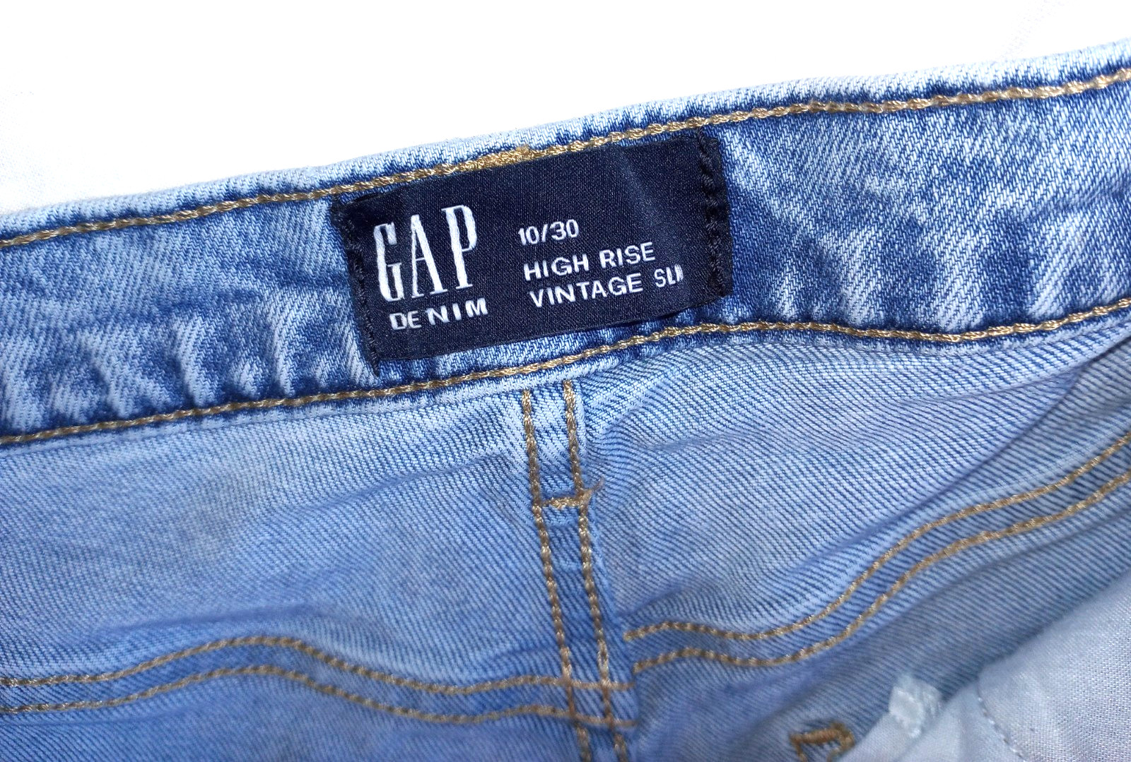 Gap Denim “Vintage” Look Jeans 5″ Ankle Slit Womens 31″ waist, 12″ rise, Lt Wash