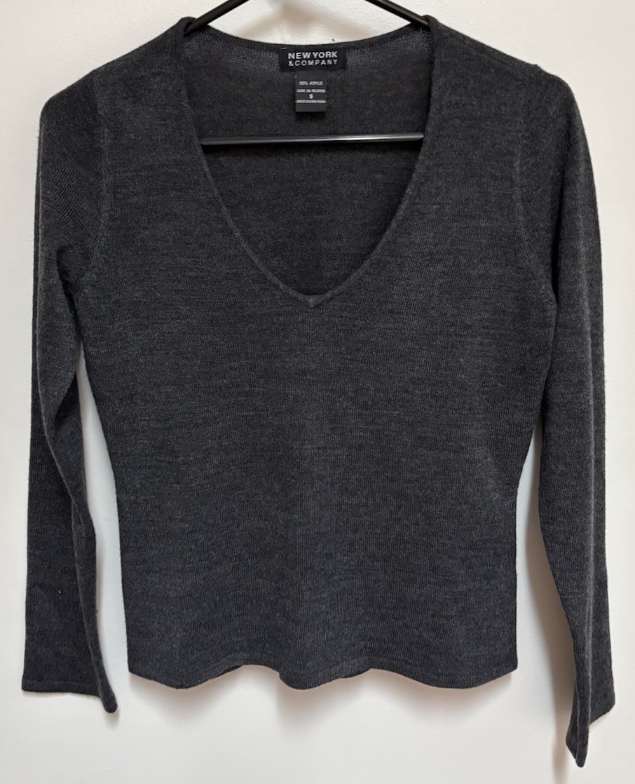 Vintage New York & Company Womens Gray Small Sweater V-Neck Pullover Hong Kong