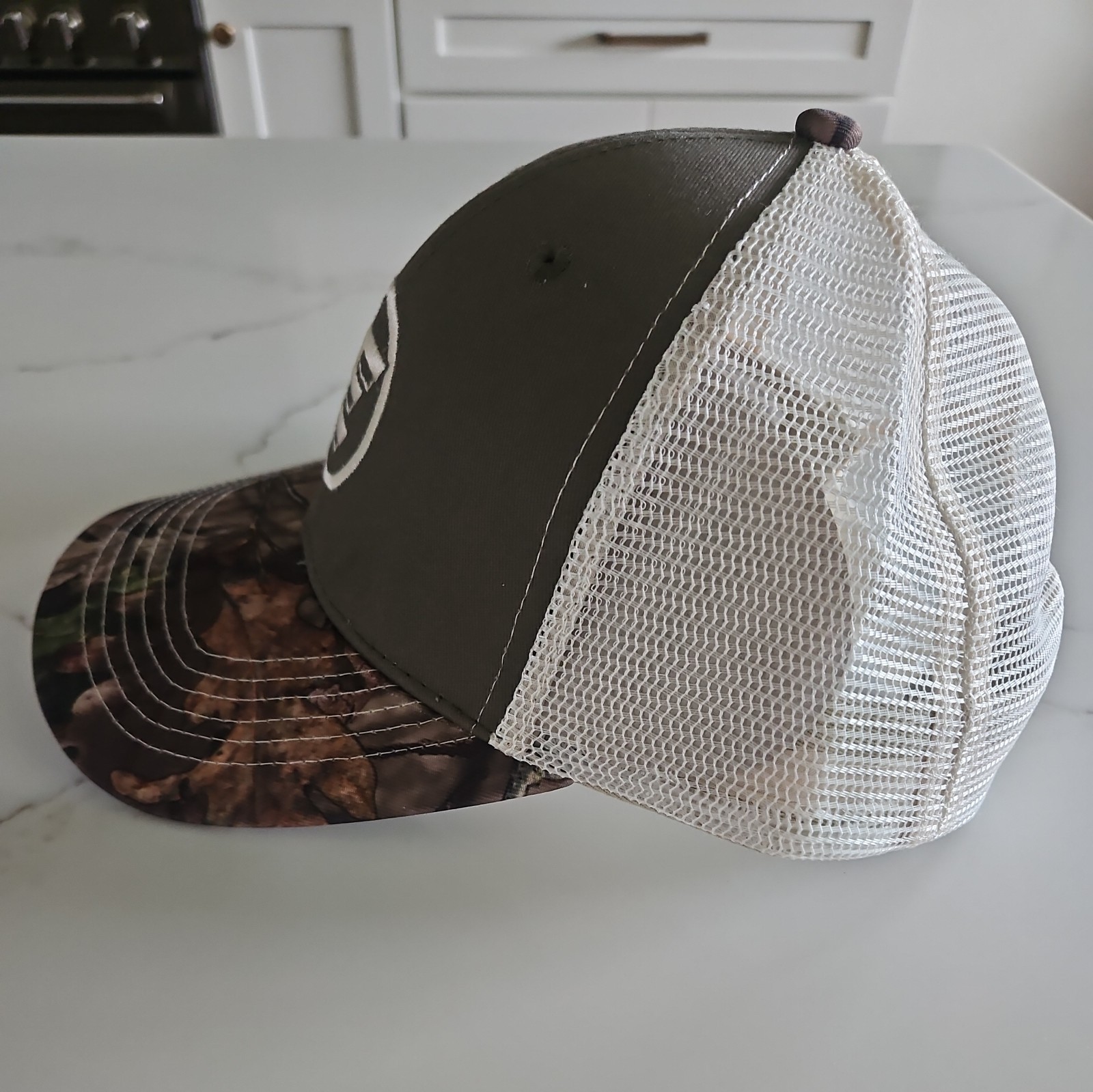 Estes Trucker Hat~Camouflage/white~New With Tags~SnapBack