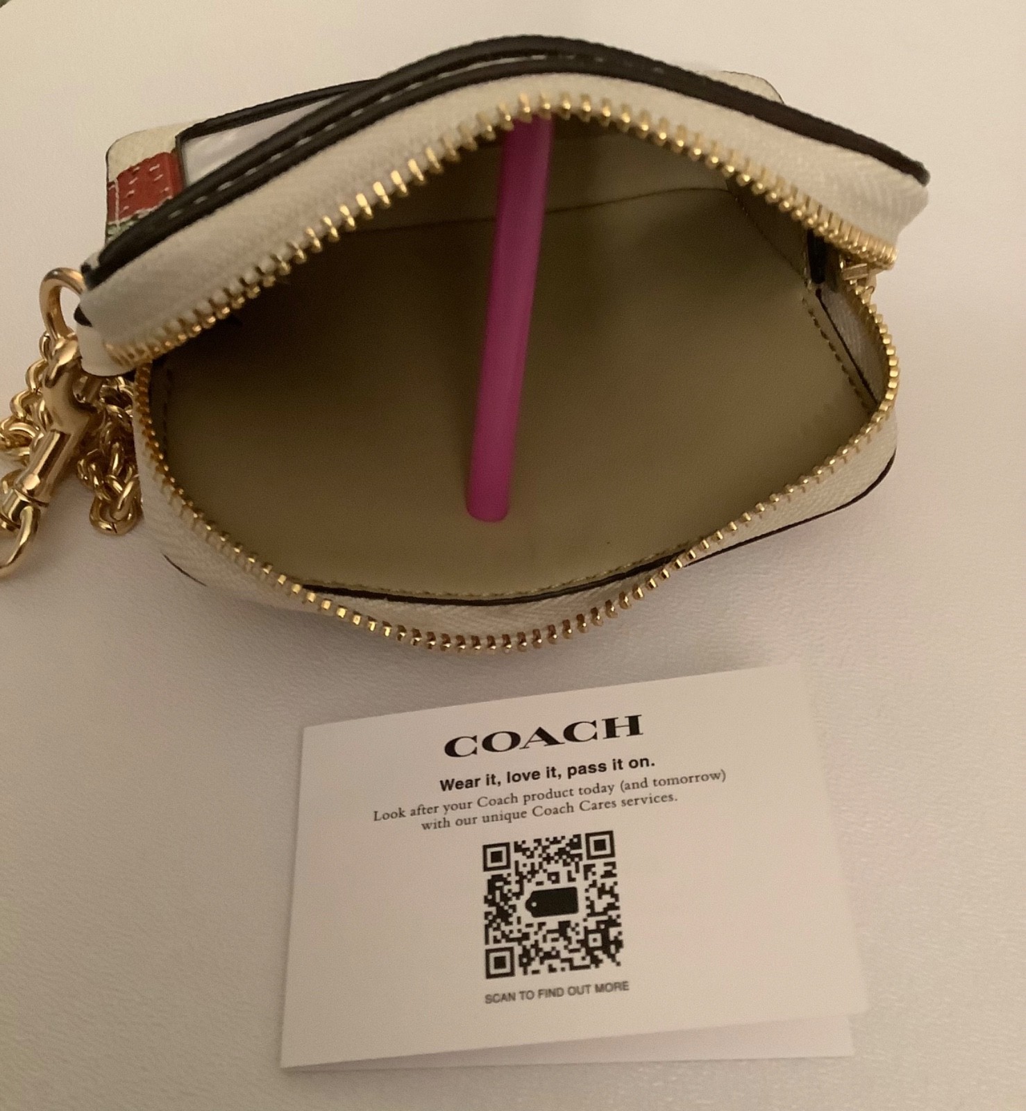 Coach Chalk & Strawberry 🍓 Zip Card Case Credit Card ID Chain Wallet CAR32 NWT
