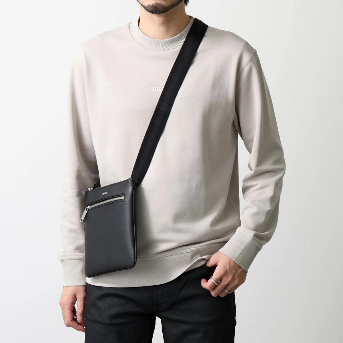 HUGO BOSS Daxter Envelope Shoulder Bag Men’s Eco-Leather Metal Logo Bag 001