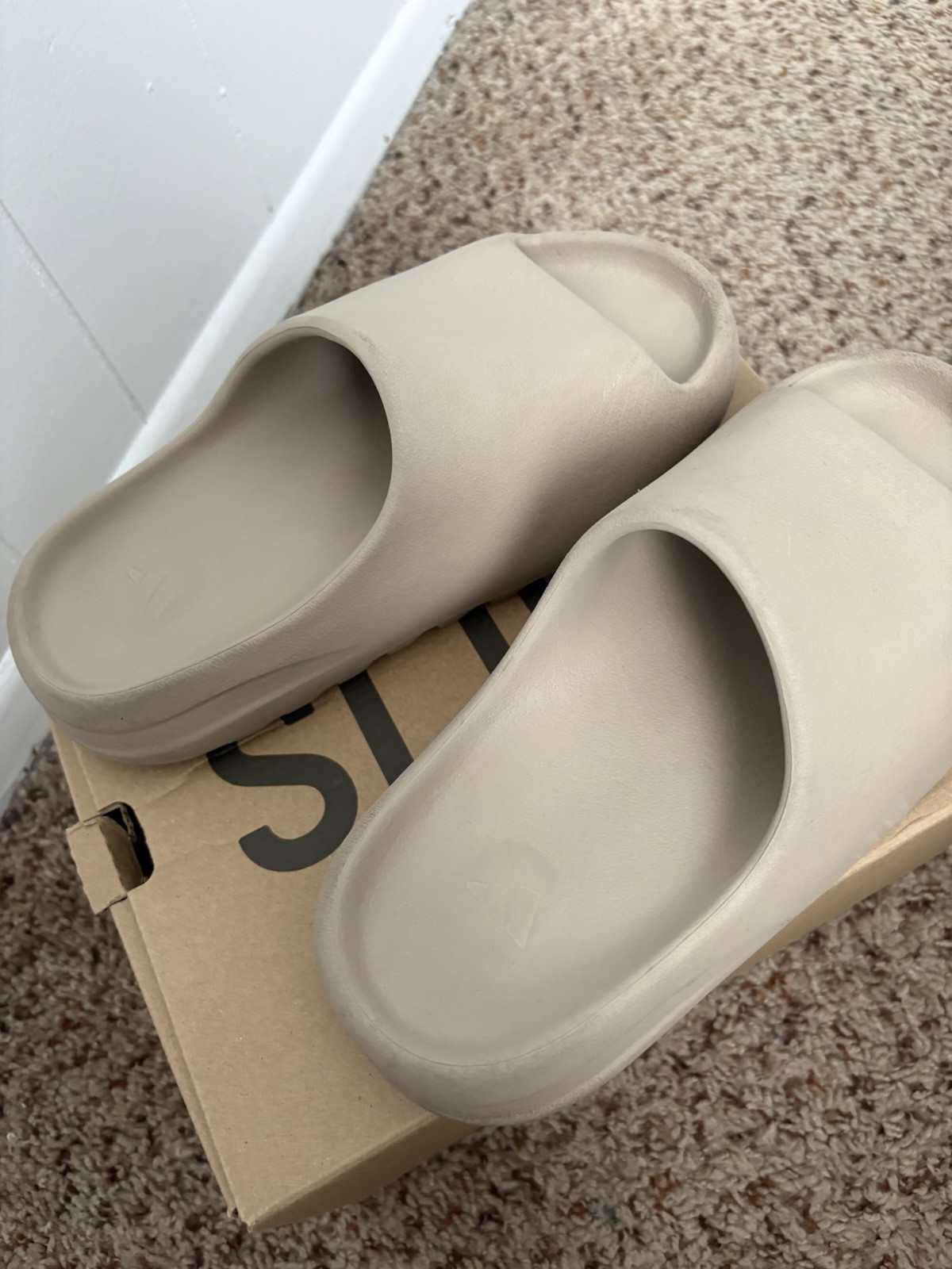 adidas Yeezy Slide Beige Slip-On Sandals Unisex Adults US 7 GW1934