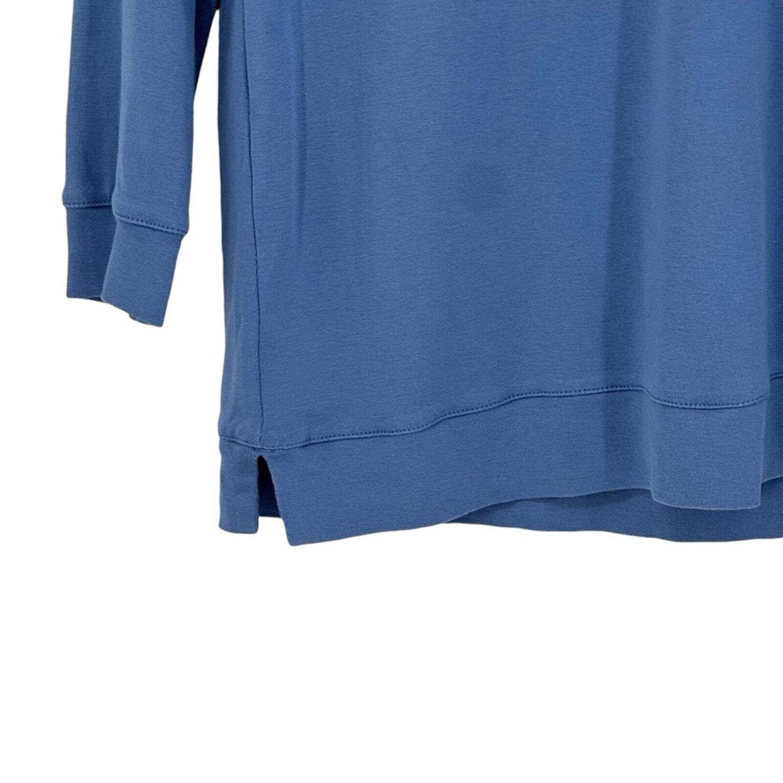 Chico’s Size 1 (Reg 8) Medium Blue Pima Cotton Long Sleeve Top w Gold “Buttons”