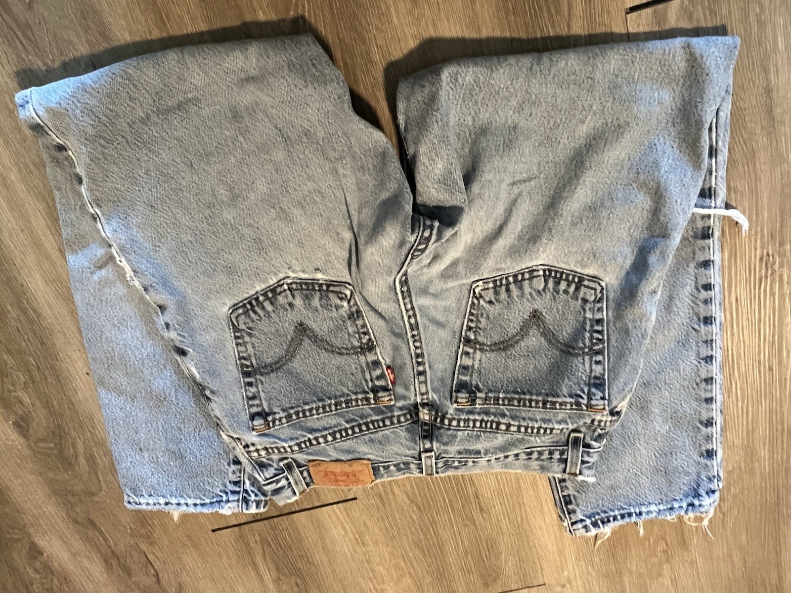 Vintage 550 Levi’s Relaxed Fit Tapered Light Wash Cotton Denim 5-Pocket Jeans