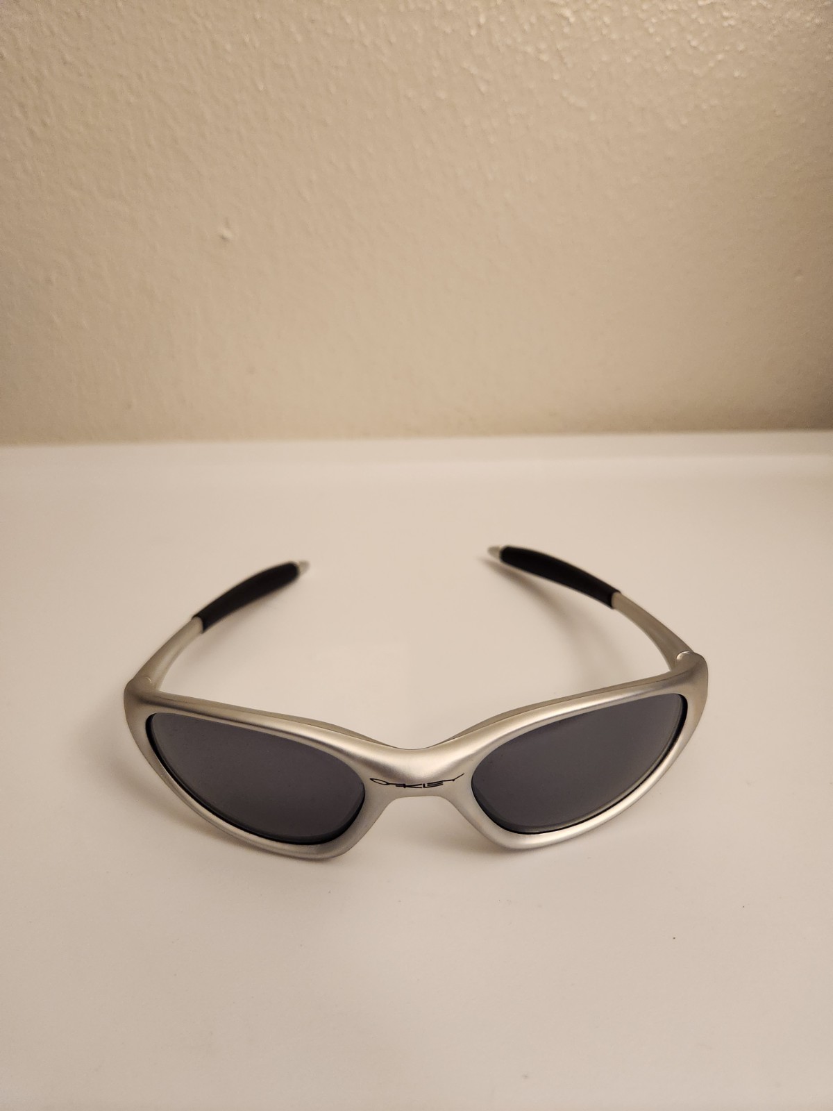 Vintage Oakley Minute Minute 1.0 Gen2 Sunglasses Sliver Frame Black Lenses Y2K