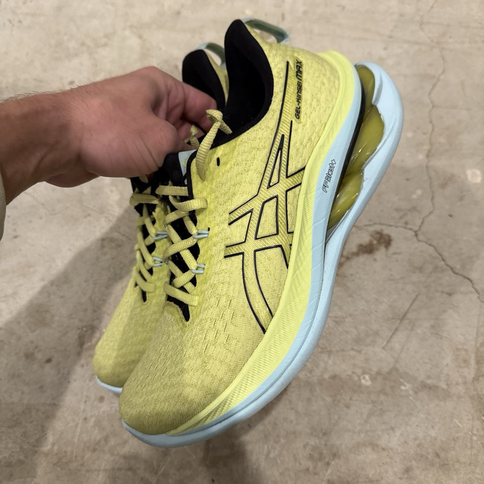 ASICS GEL-KINSEI MAX Womens Size 9 1012B512 Running Shoes Neon Yellow Green
