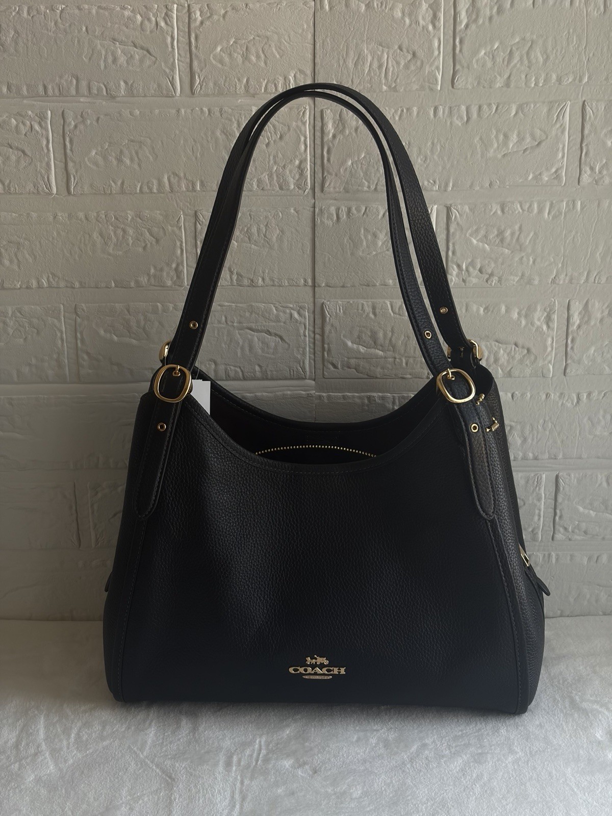 Coach Black Shoulder Bag Zip Gold Hardware Detachable Adjustable Strap Pockets