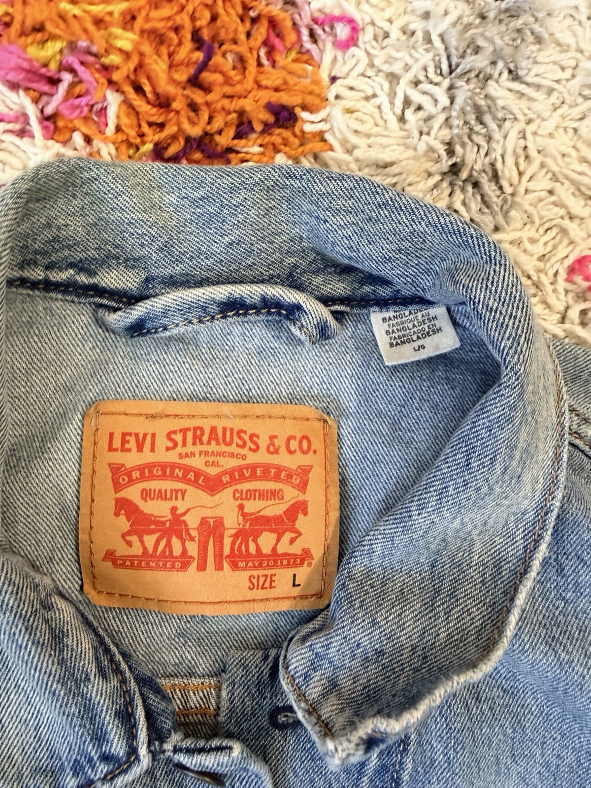 Levi’s Men’s Blue Premium Trucker Denim Jacket Size L Button Closure Pockets