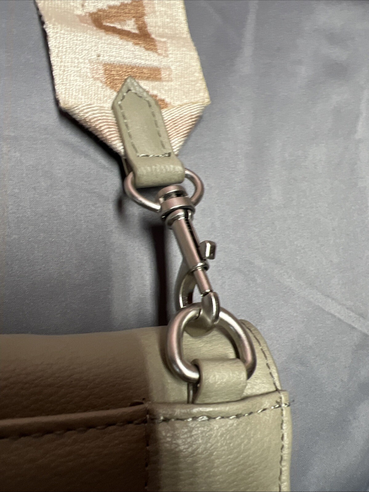 Lucky Brand’s 100% polyurethane crossbody, Removable Strap pre owned snap button