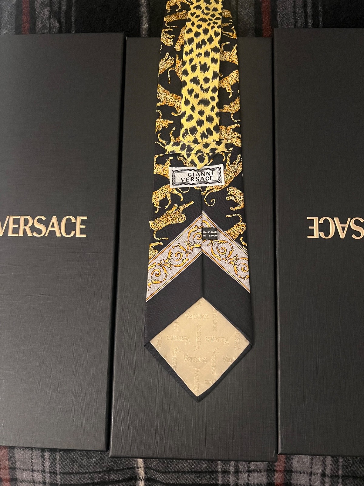 SUPER LUXURIOUS.Gianni Versace Classic Neiman Marcus Exclusive Wild Cat Silk Tie