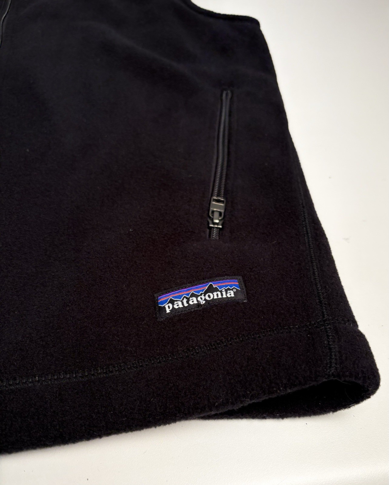 Patagonia Men’s Black Full Zip Vest Stand-Up Collar Logo Pockets Regular Fit XS