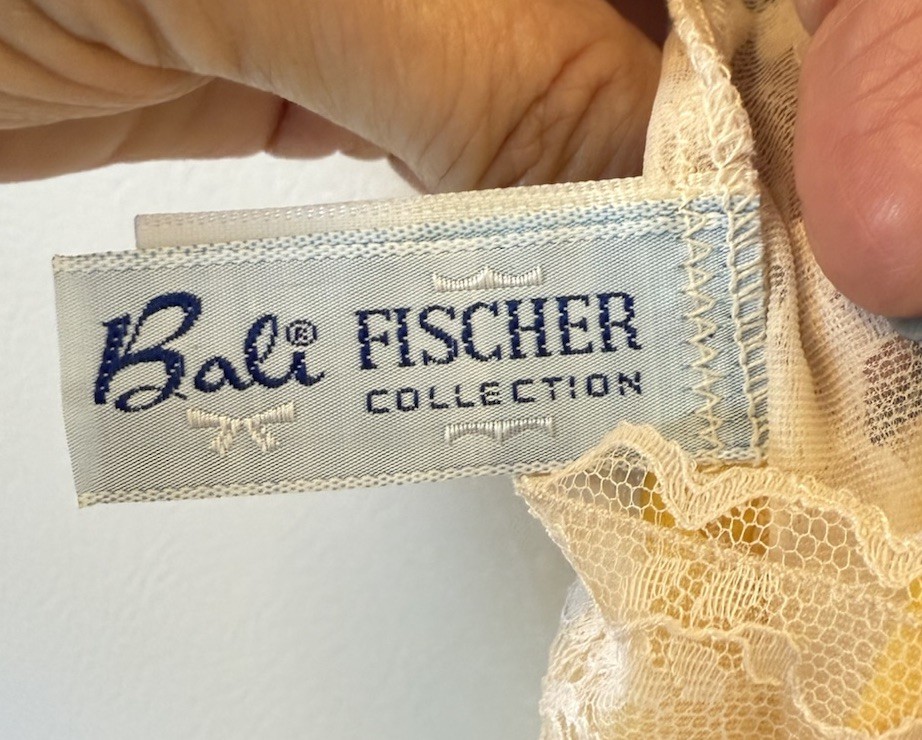 Bali Fischer Vintage Canary Yellow Beige Lace Polyester Full Slip Size 32 NWOT