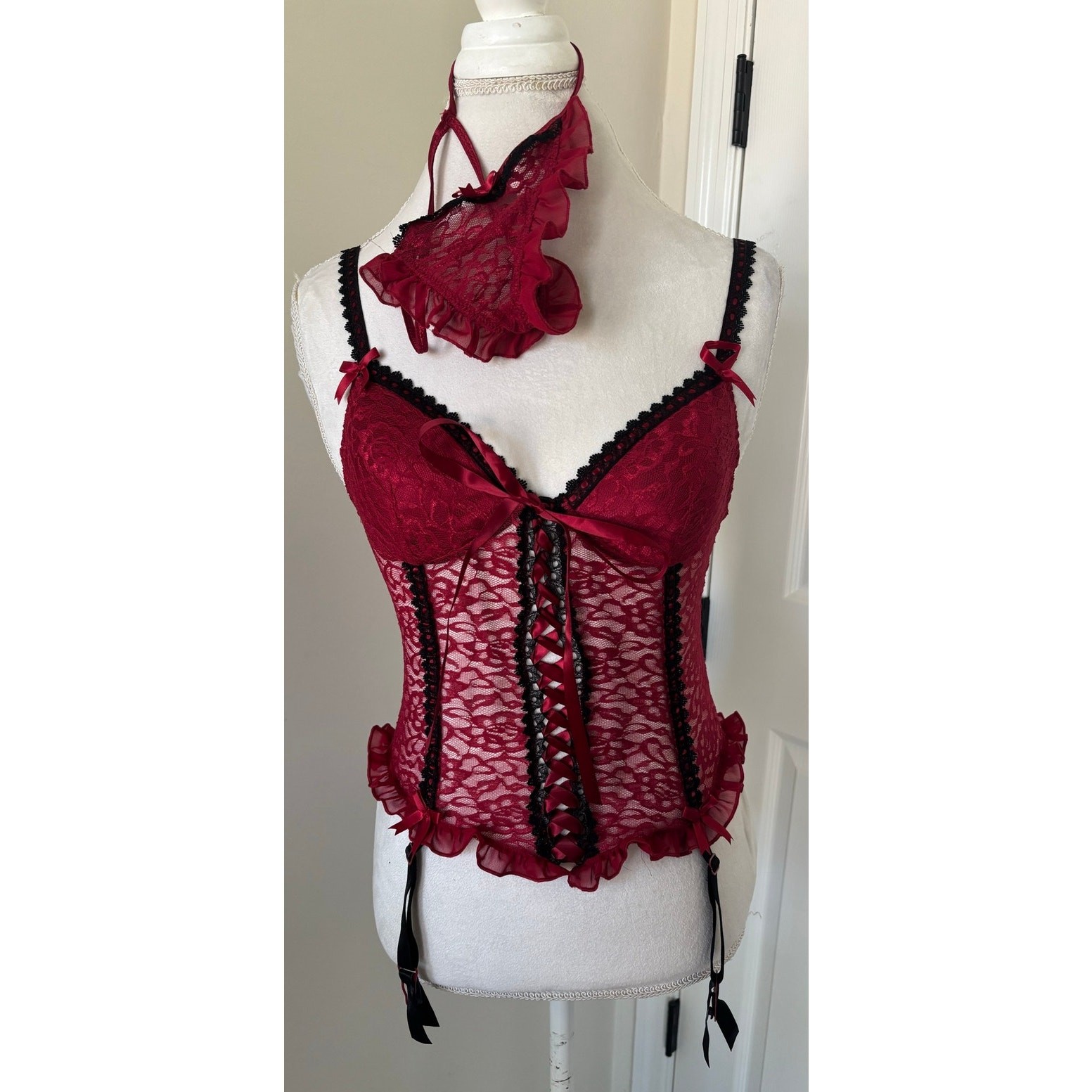 Cinema Etoile Seductive Wear Red & Black Lace Corset & Thong Medium Garter Hooks