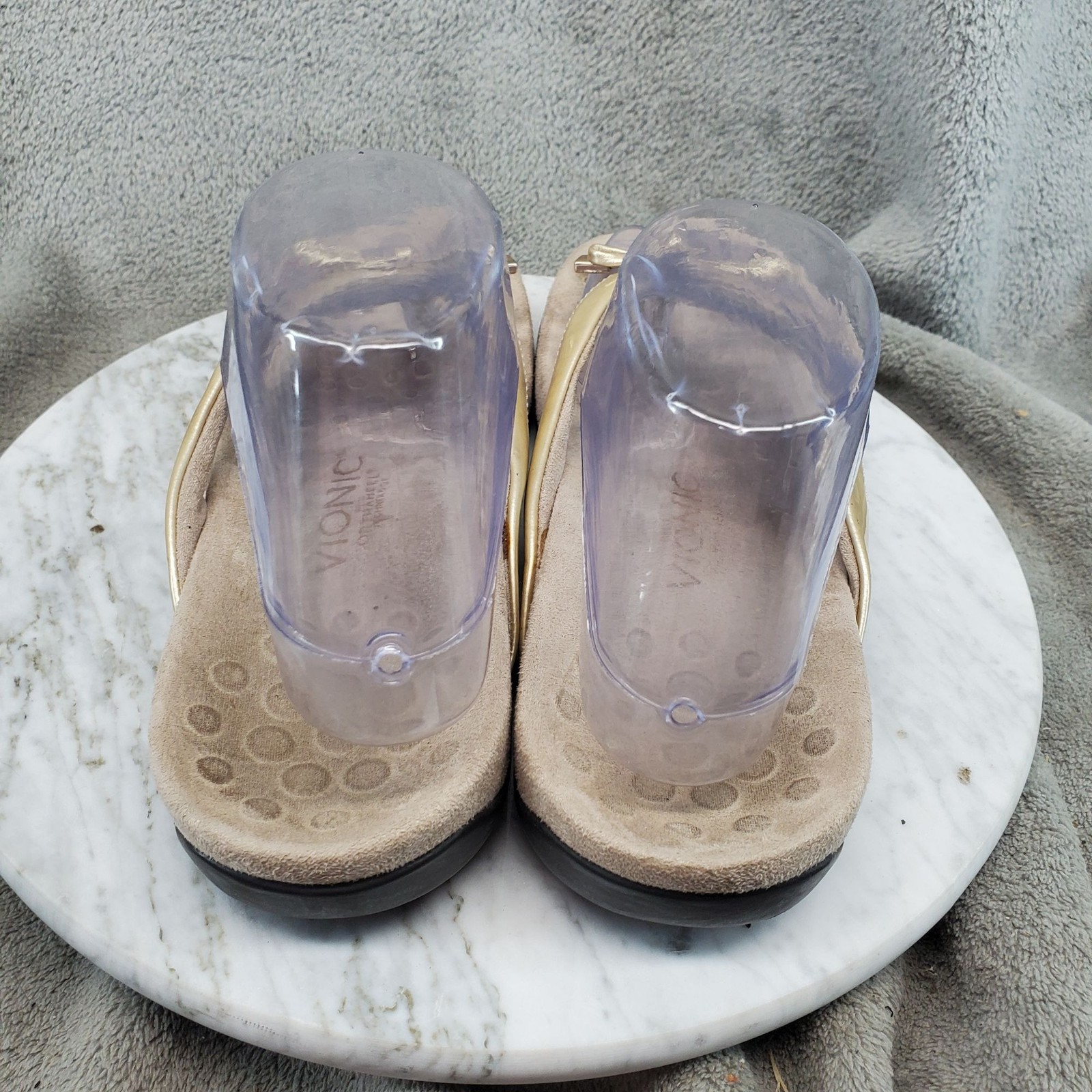 Vionic Shoes Womens Size 8 Gold Faux Leather Bella II Thong Sandals *Read*