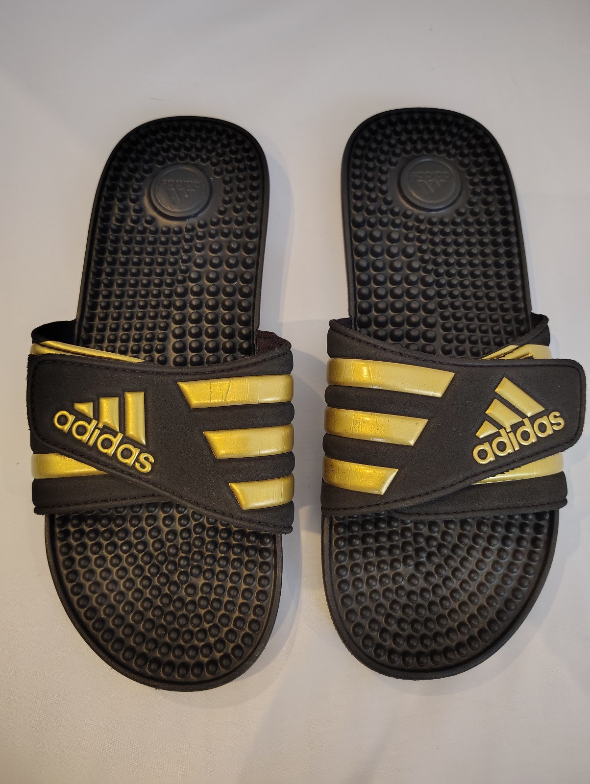 Adidas Adissage Massage Slides – Men’s Size 8 – Black & Gold