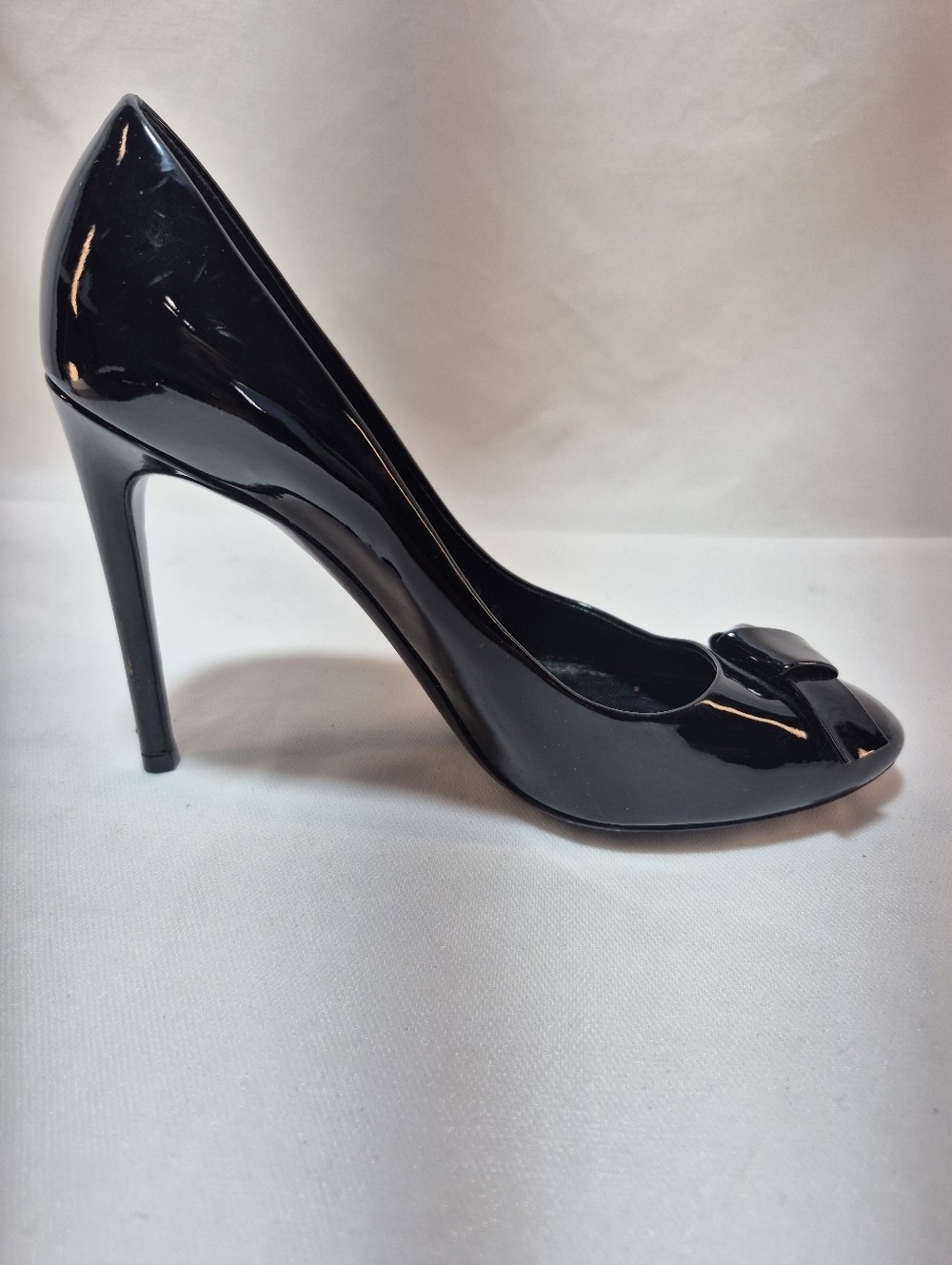 Louis Vuitton Fiance patent leather pumps black bow Toe Women’s 37 AUTHENTIC