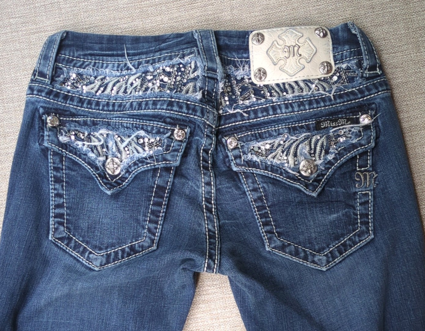 Miss Me Signature Boot Cut Blue Low Rise Jeans Women’s 26×30 Flap Wing Pockets