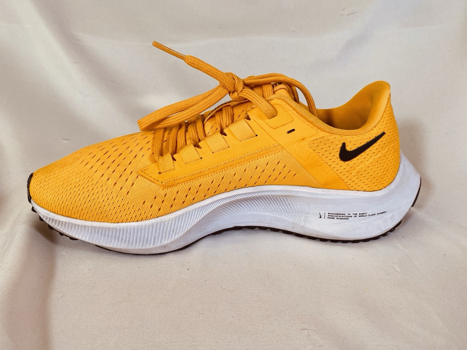 Nike Pegasus 38 Baylor Team Issued Men 6.5 Women 8 University Gold