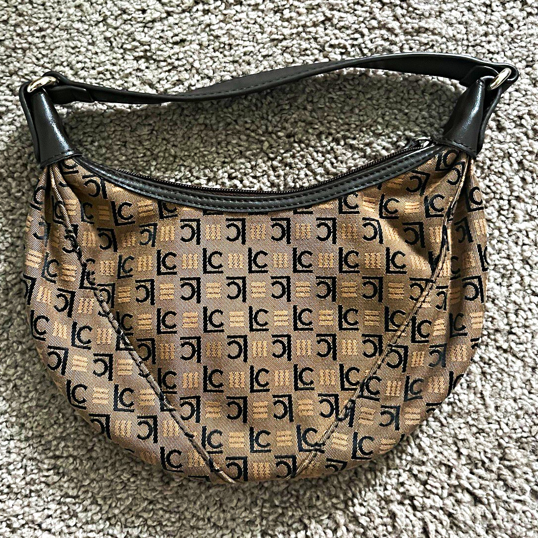 Liz Claiborne Beige Black Logo Crescent Shoulder Bag Zip Lined Pockets