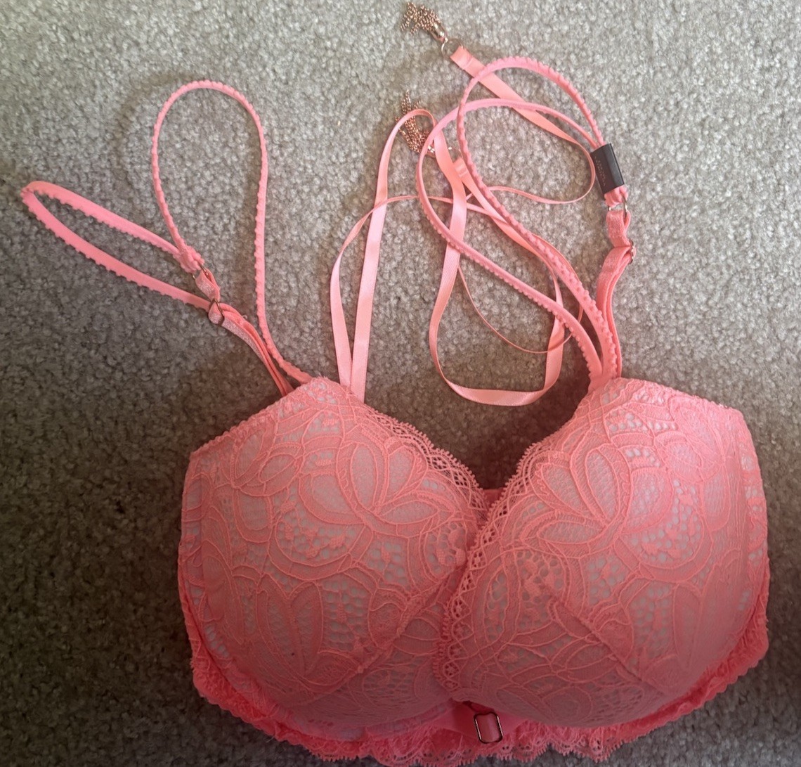 Victoria’s Secret Very Sexy Push Up Bra NWT 32DD Coral Lace