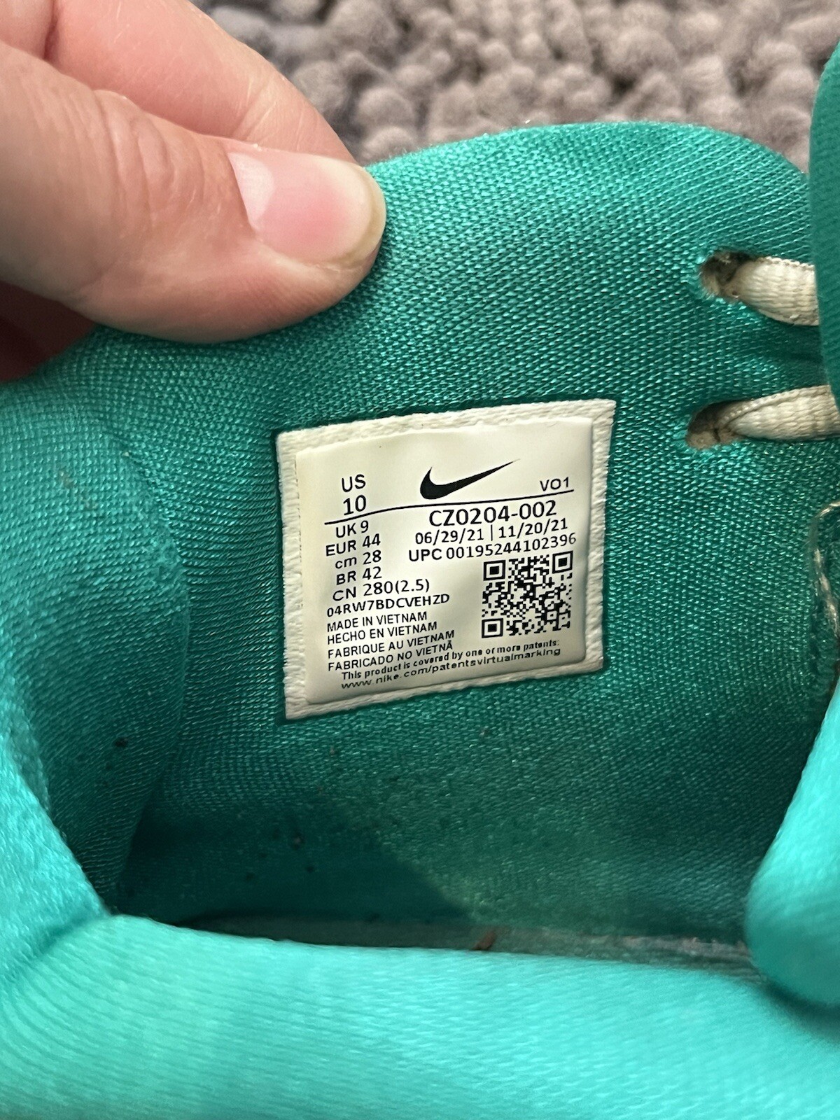 Size 10 – Nike Sue Bird x Kyrie Infinity Golden Tribute