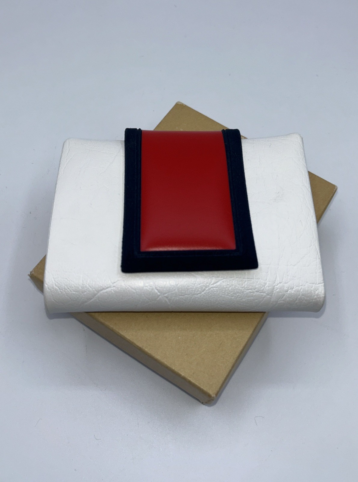 VTG Shaker Square Purse Wallet ID/CC Slots Change Pocket Snap Closure Trifold