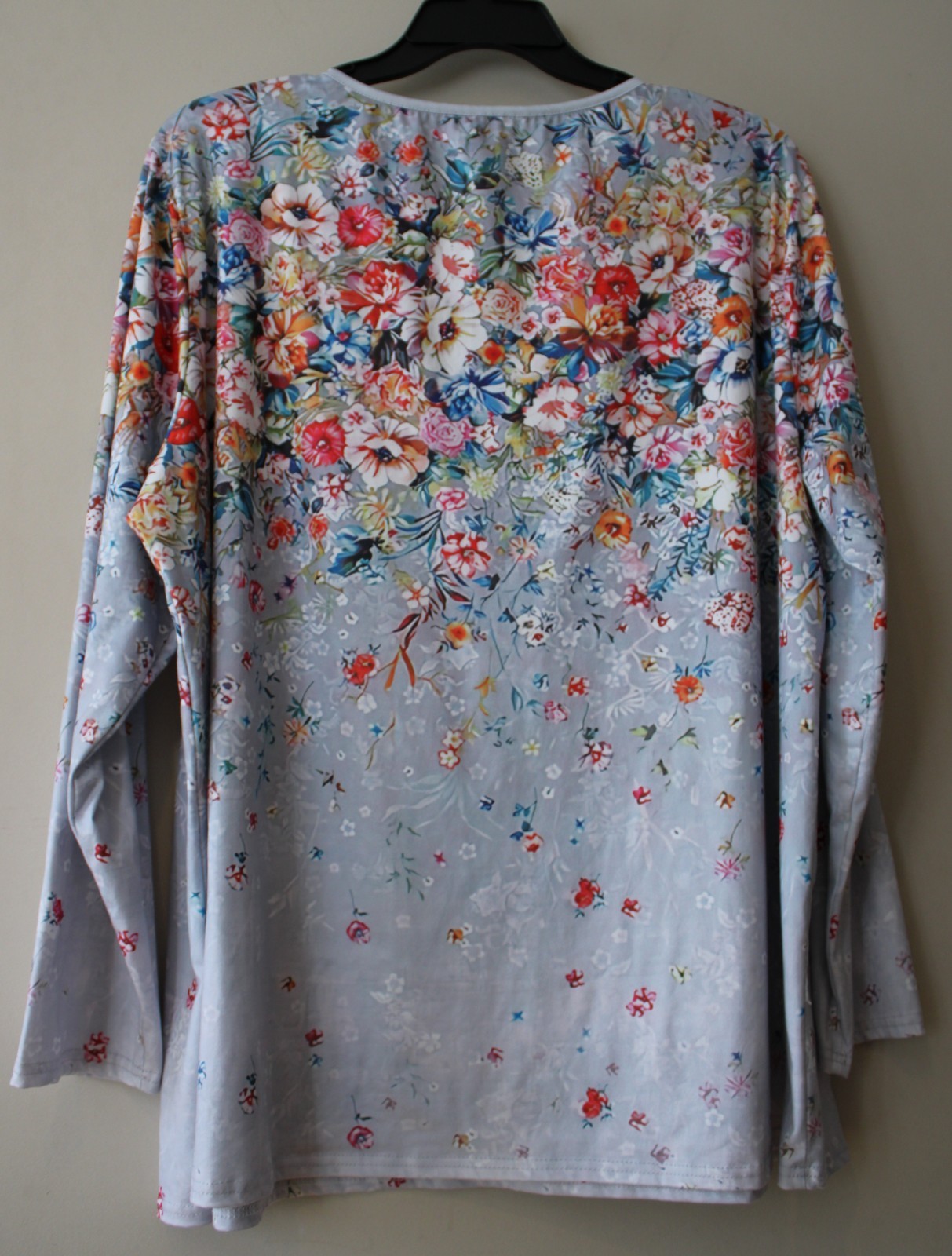 Gray Henley Top LS Colorful Cascading Floral Ombre Soft Stretch 3X No Tags