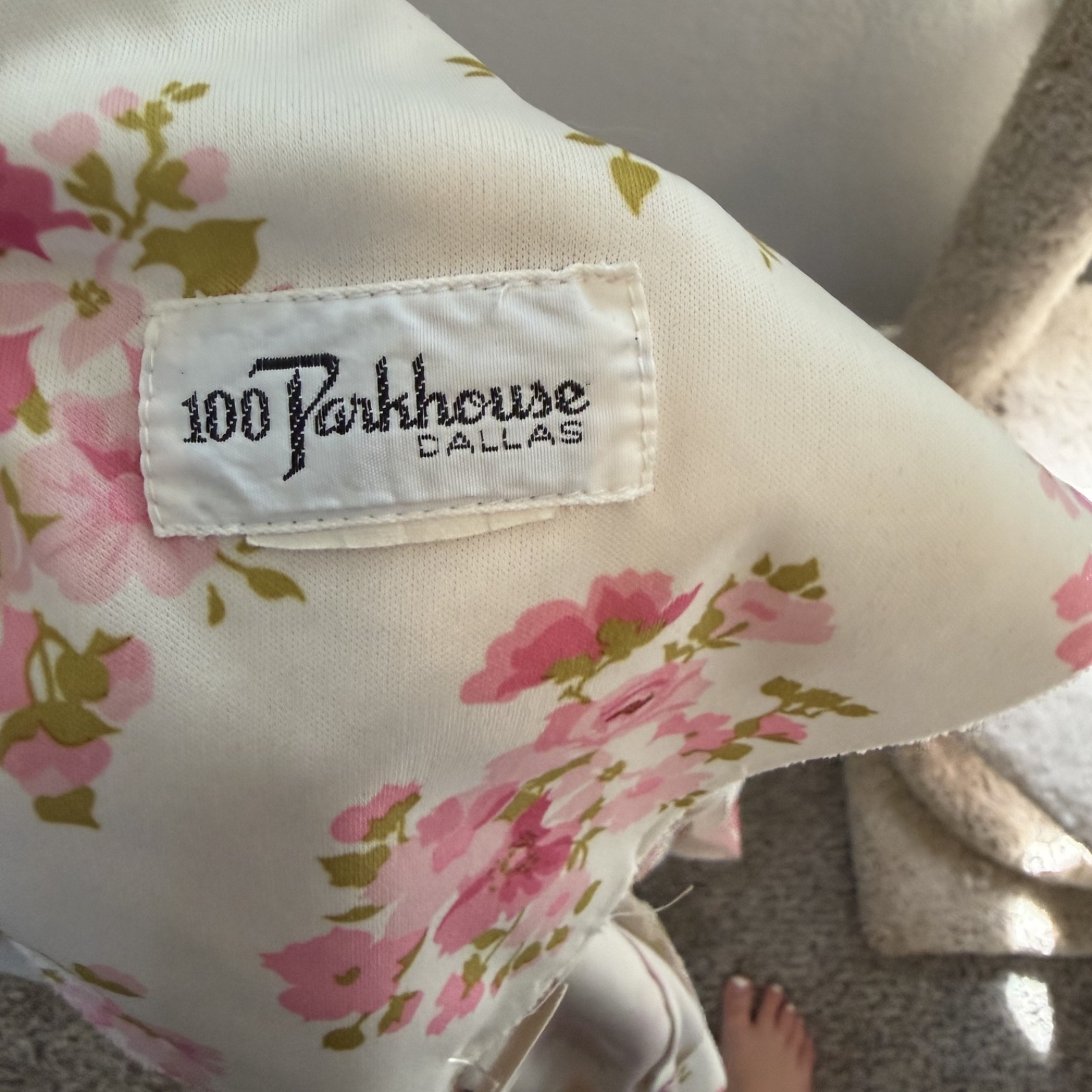 White and pink floral 50’s short sleeve shawl cover up!