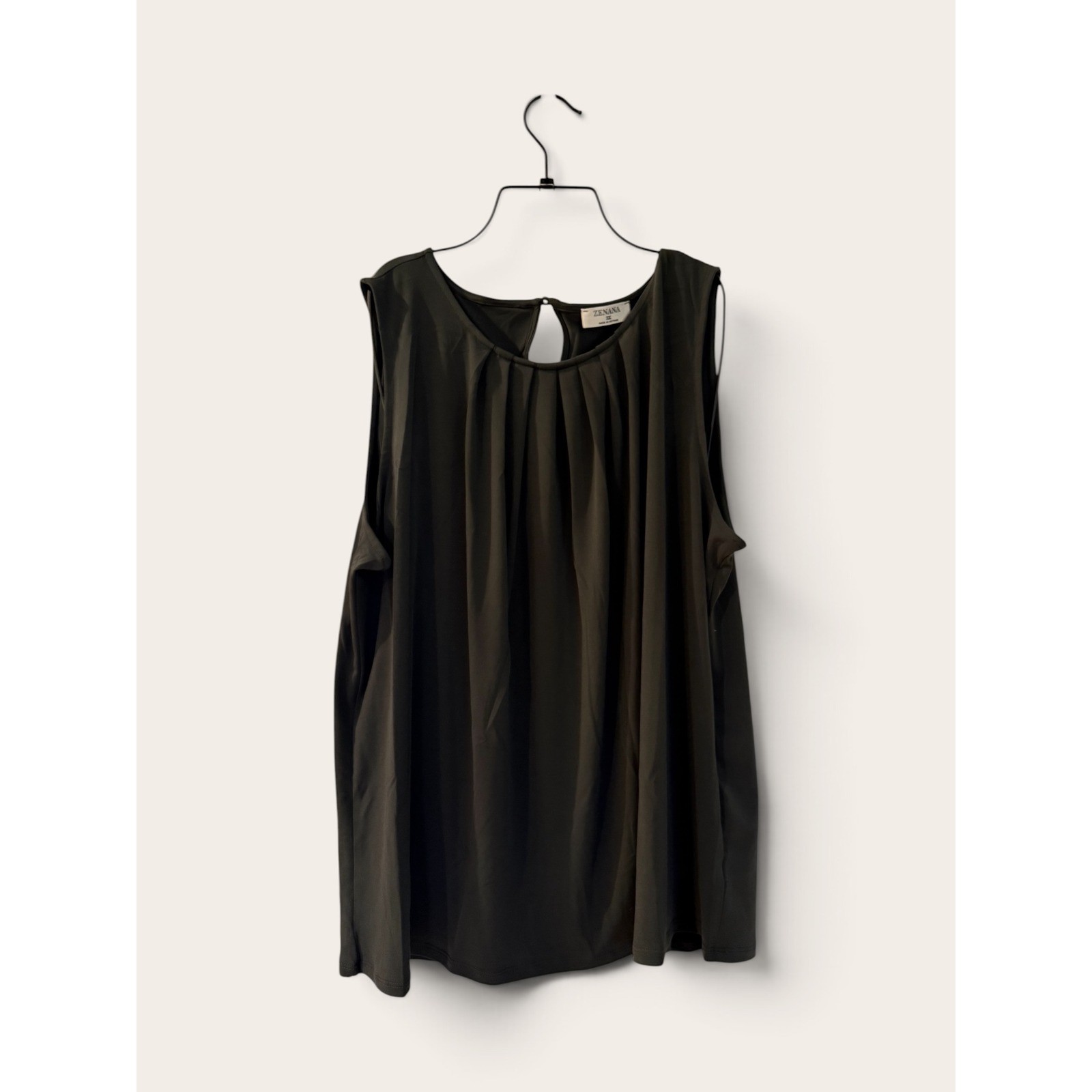 Zenana Women Plus 3X Dark Gray Pleated Keyhole Back Sleeveless Blouse Top NWOT