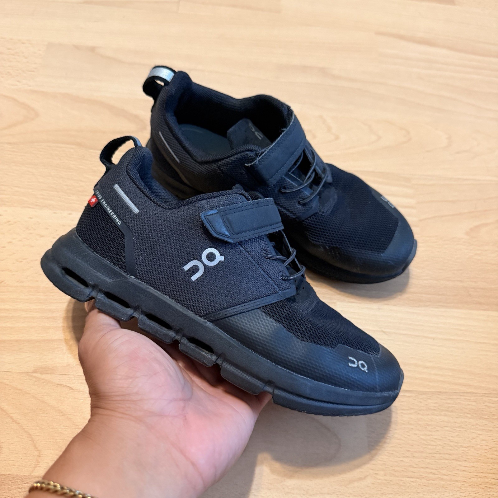 On Kids Cloud Play Sneaker – Black US Size 2 Triple Black Running Shoes