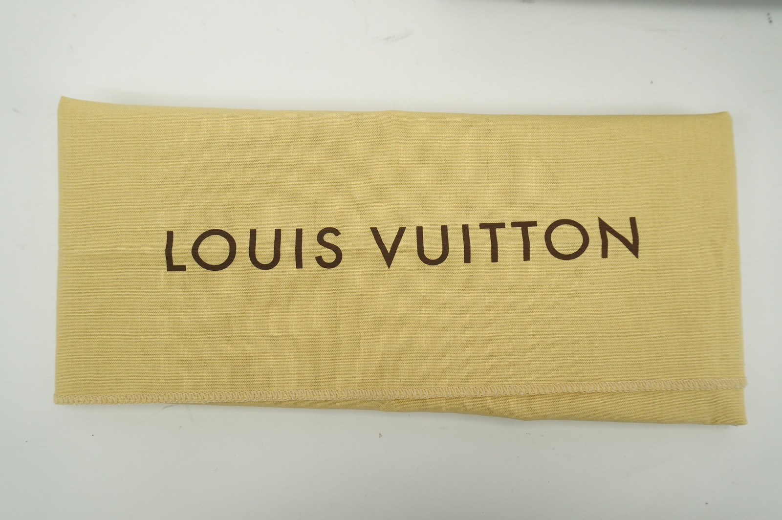 Louis Vuitton Twist MM M21554 Black Epi Leather Shoulder Bag 9.1″ x 6.7″ x 3.7″