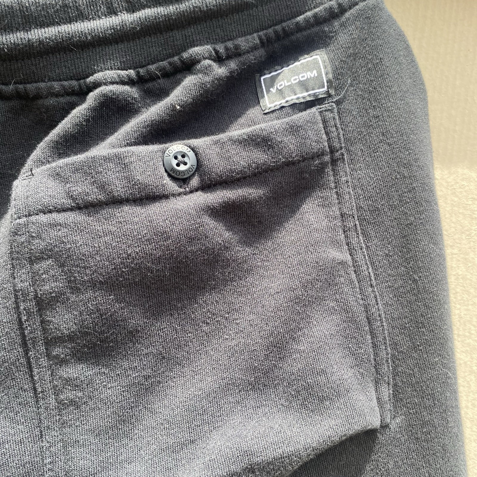 Volcom Men’s Black Fleece Sweat Shorts Drawstring Logo Elastic Waist Pockets