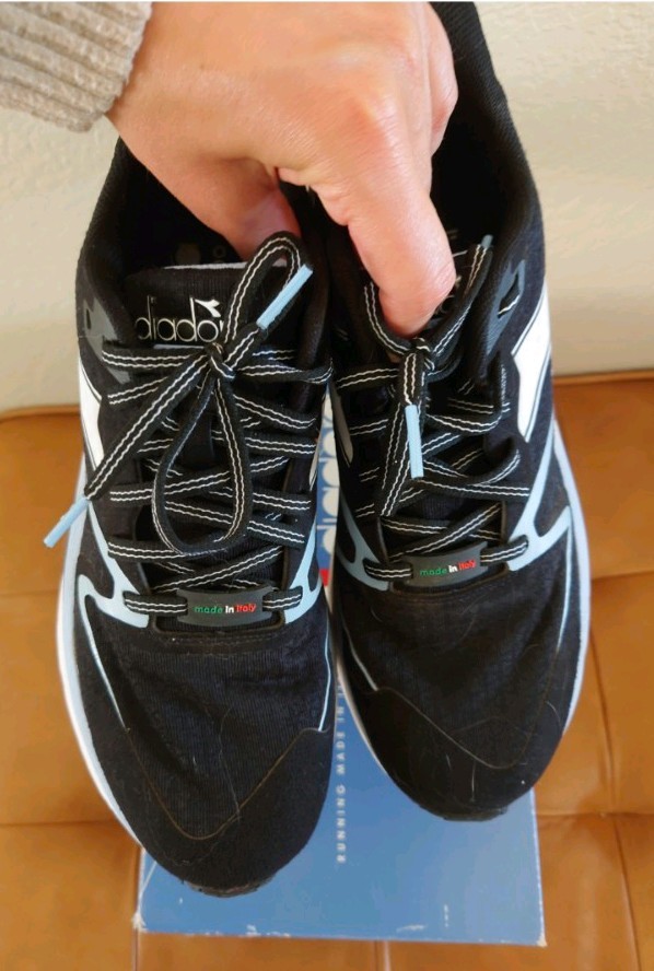 Comfy and lightweight Diadora running shoes made in Italy! unisex! retail $240