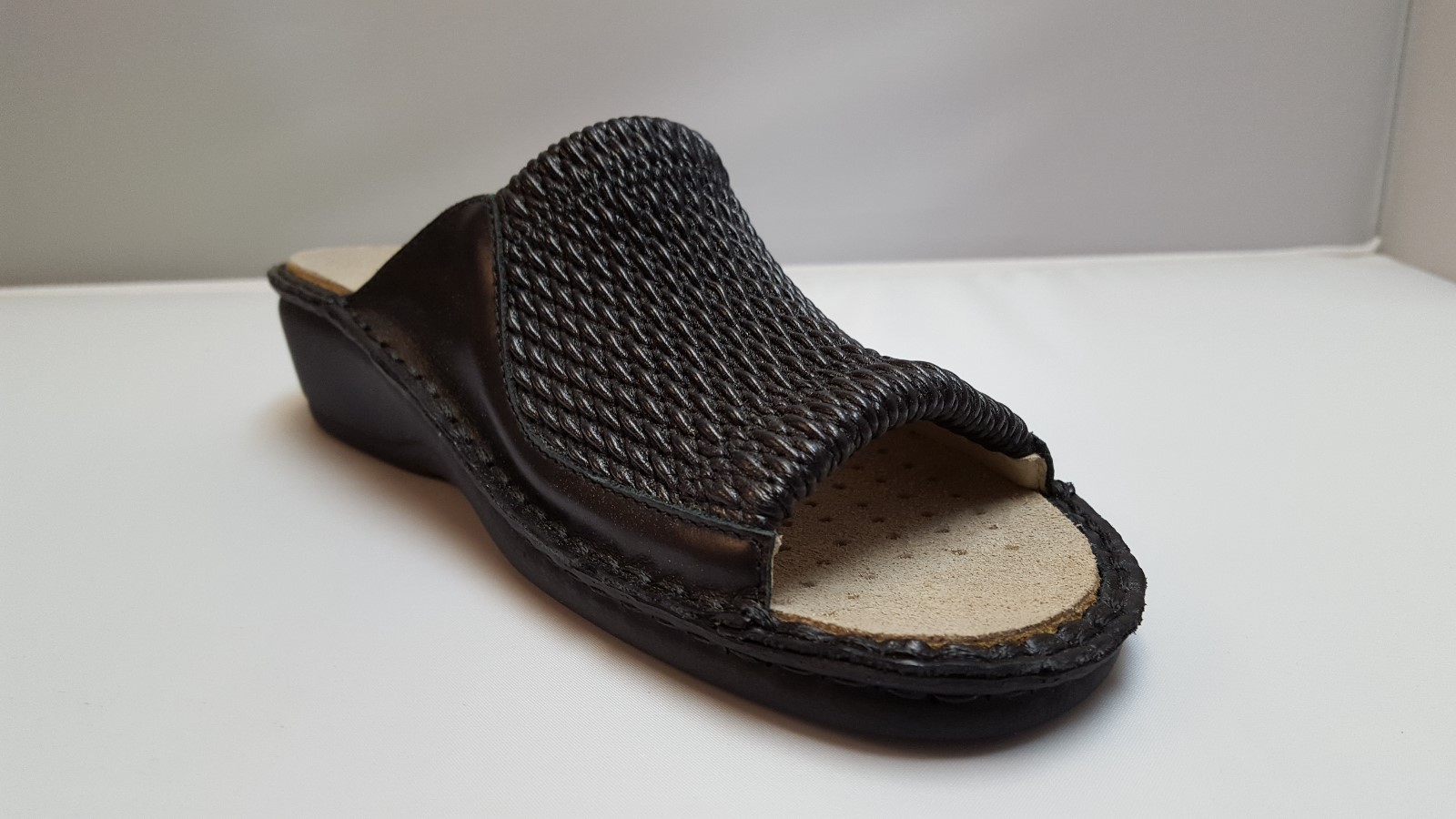 La Plume Stretch Women’s Black Stretch/Leather Sandal with removable insole wide