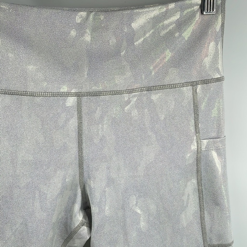 Zyia Silver Camo Metallic Pocket Light n Tight Hi-Rise Capri 20″ Leggings 8-10