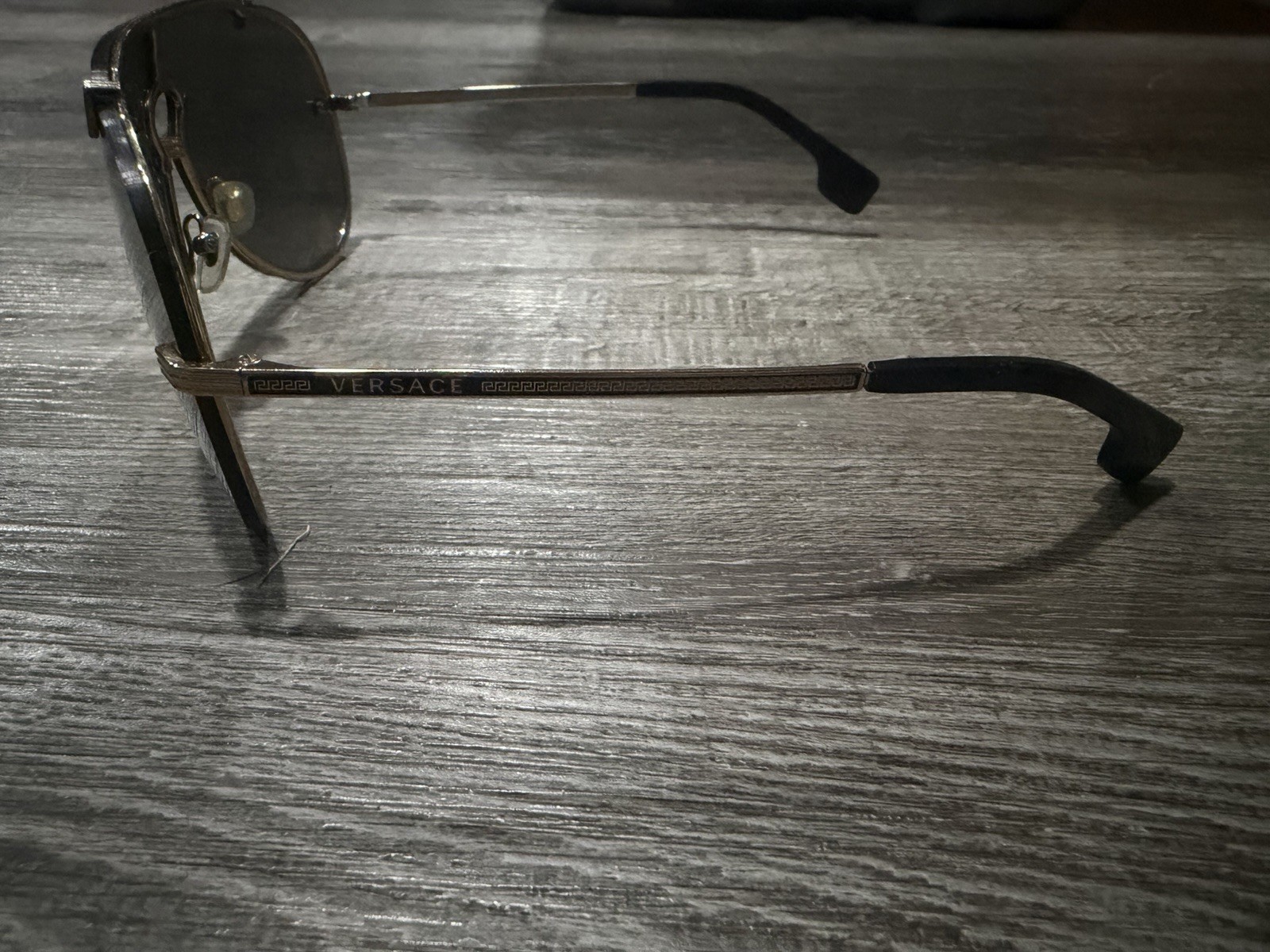 Versace Men’s Gold Sunglasses VE2243 10026G 43mm Used No Case Made In Italy