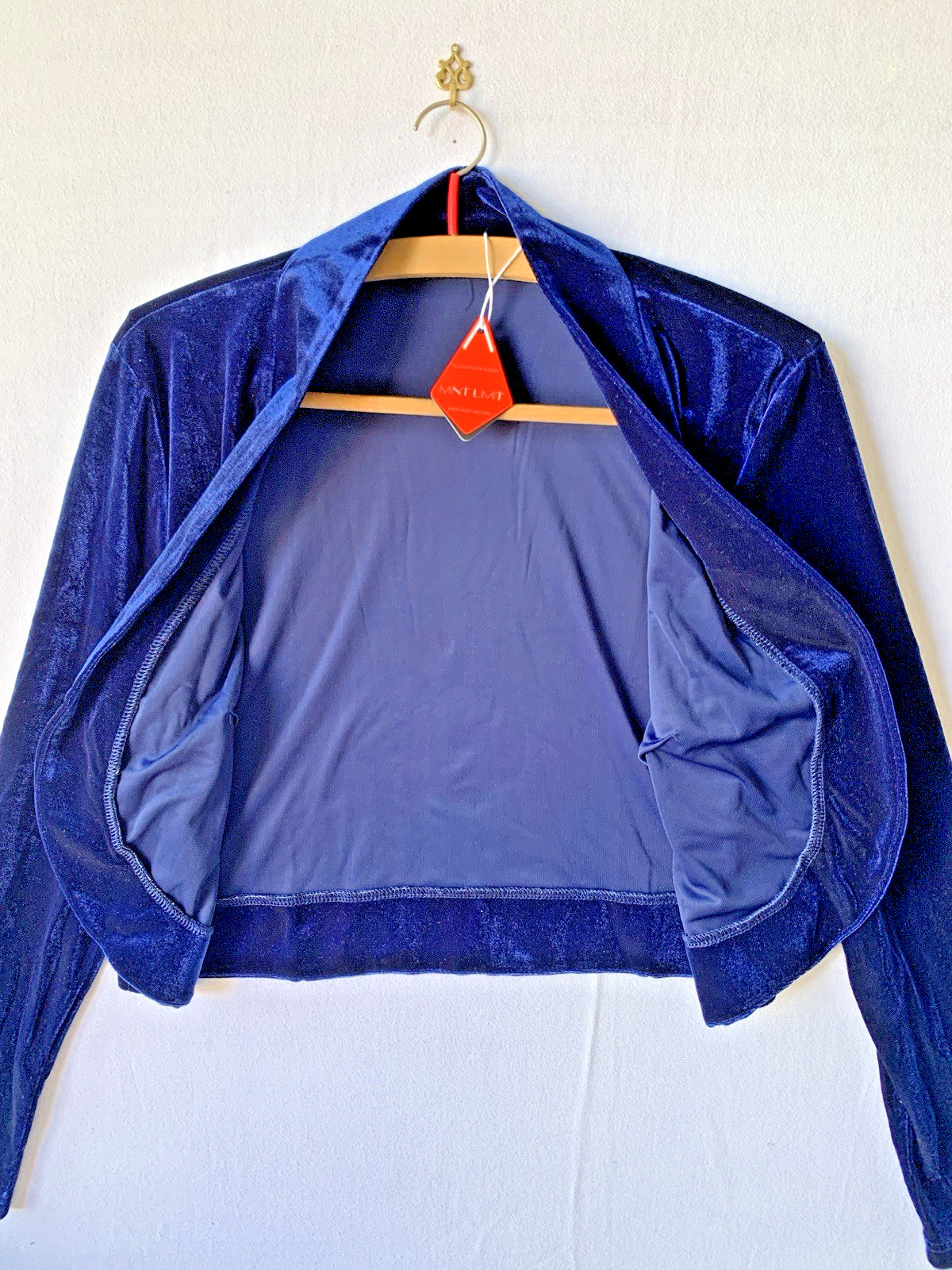 Womans Cropped Blazer Long Sleeve Size Large Jacket – Pit to Pit 20 inches