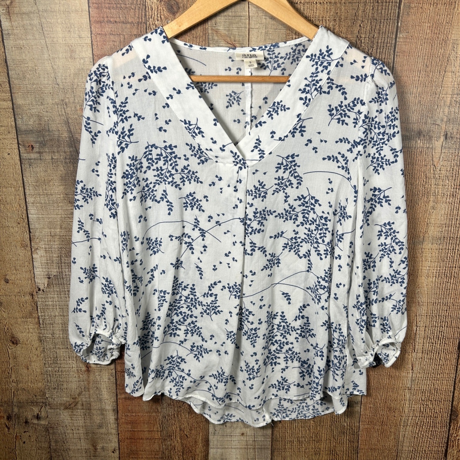 a.n.a White Blue Floral Rayon V-Neck Blouse 3/4 Sleeve Boho Cottagecore Top