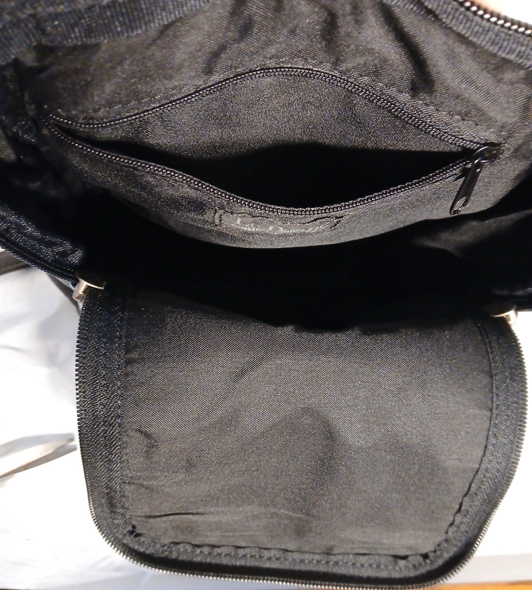 Le Donne Leather Multi-Pocket Backpack Black – Clean, Adjustable Straps, Travel