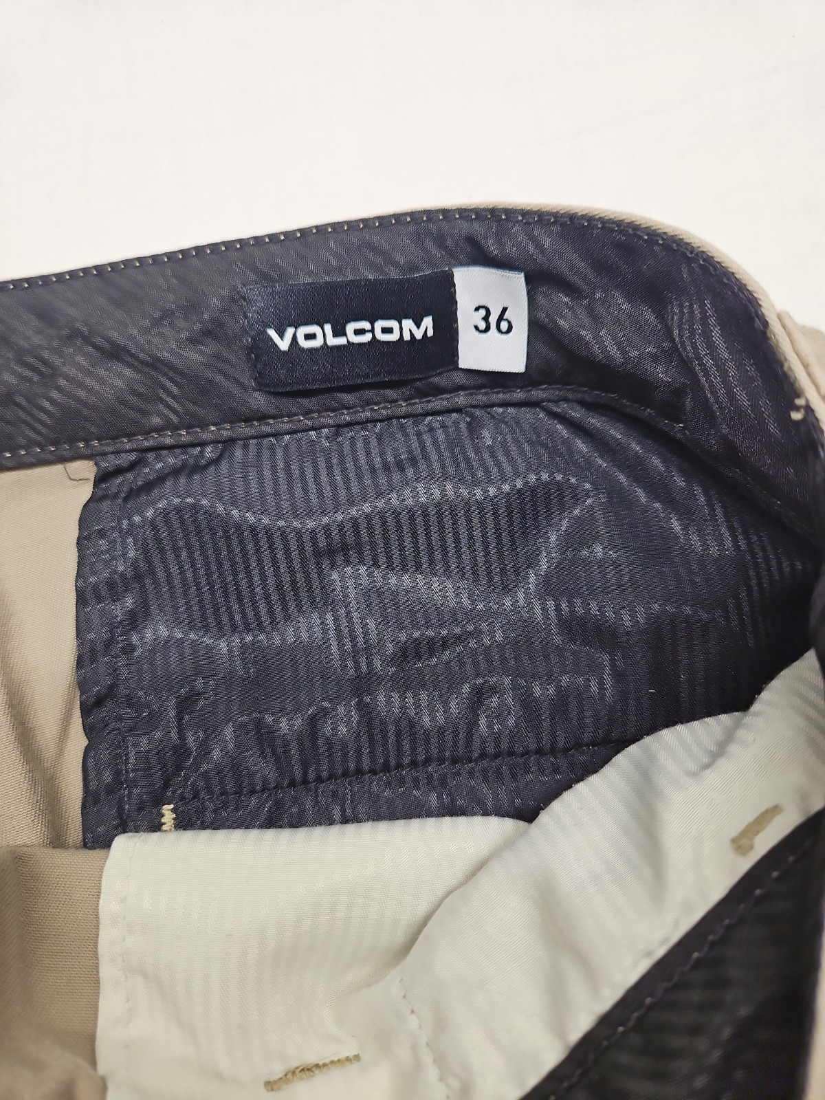 Volcom True To This Men’s Size 36 Khaki Chino 10″ Inseam Logo Shorts